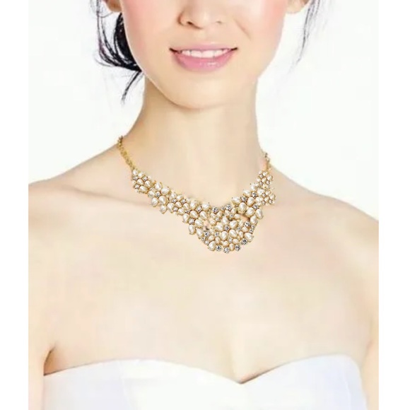 KATE SPADE • Mini Bouquet Pearl Statement Bib Necklace - Picture 2 of 4